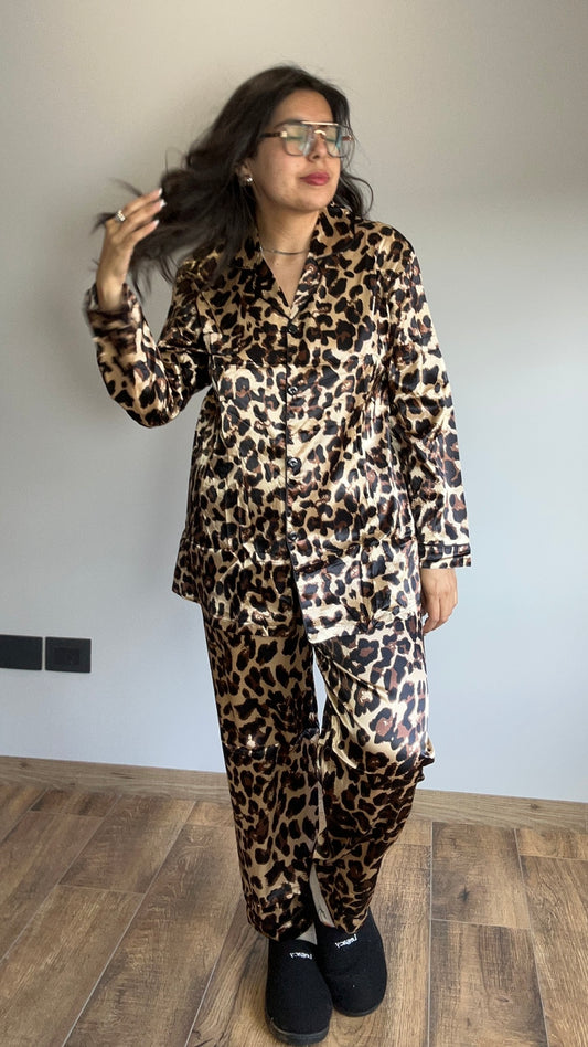 Pijama Satin Madre Leona Leopardo
