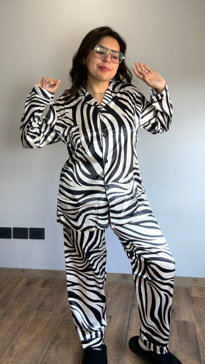 Pijama Satin Madre Leona Cebra