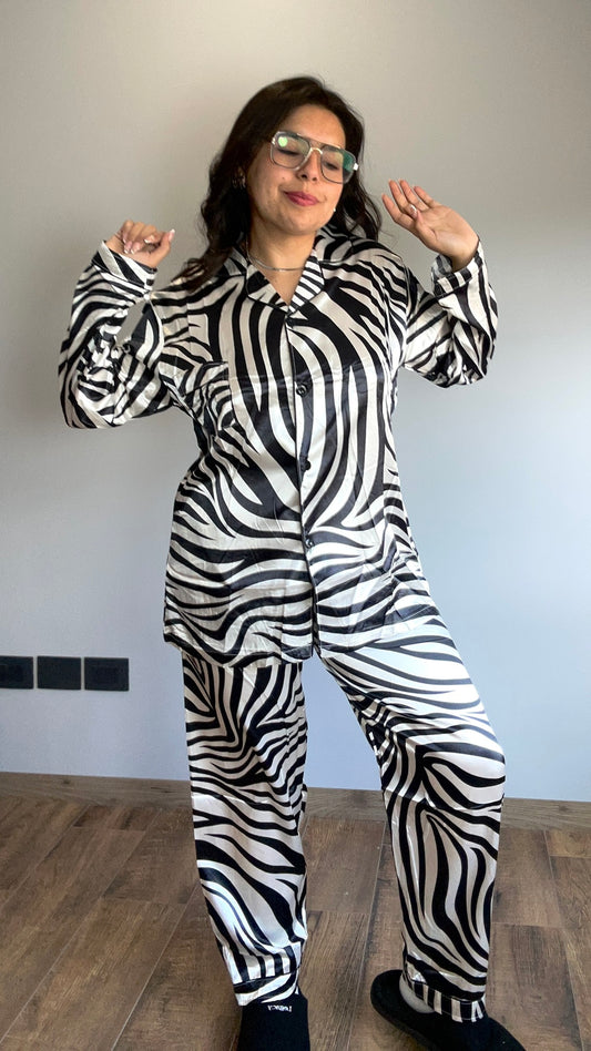 Pijama Satin Madre Leona Cebra